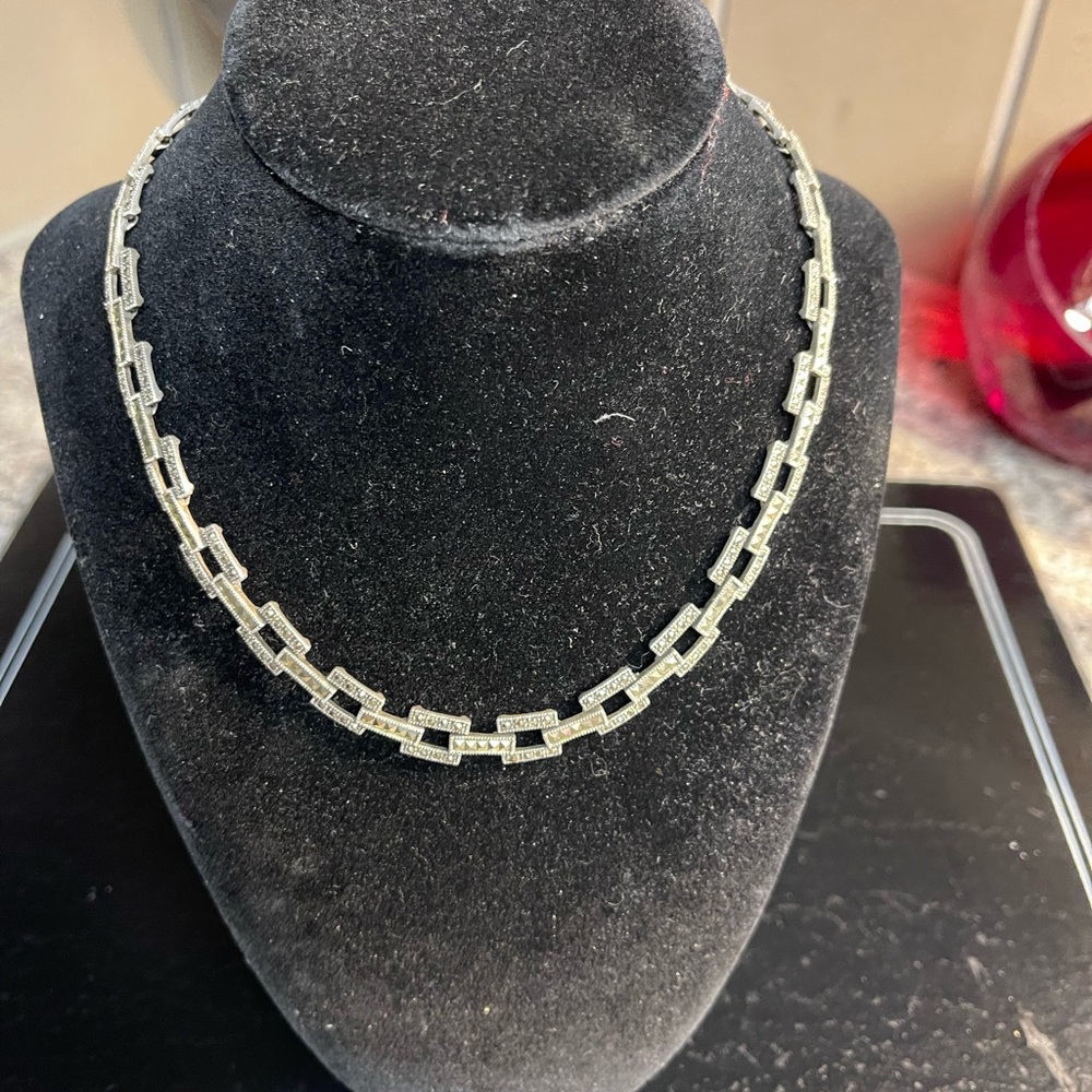 Elegant Sterling Silver 14” Marcasite Tank Track Design Necklace. - Picture 3 of 11